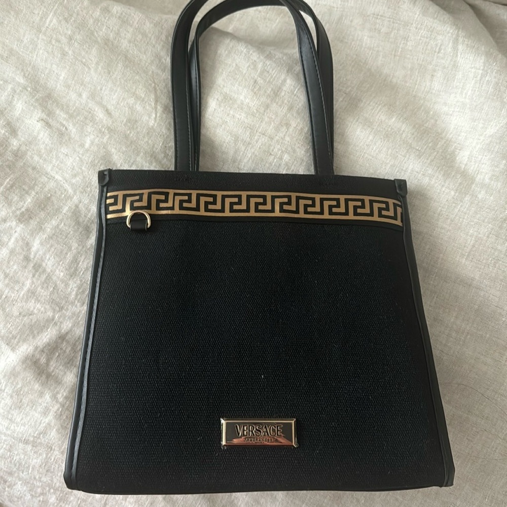 Black tote purse